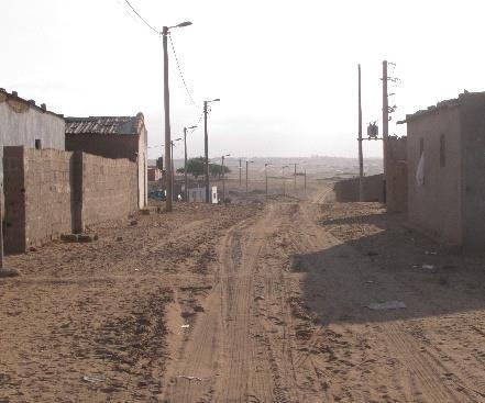 Cidadãos vivendo em casa de bate chapas na cidade capital do Namibe pedem apoios