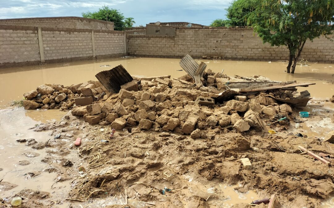 VÍTIMAS DAS ENXURRADAS  QUE SE ABATERAM SOBRE NAMIBE  RECEBEM APOIOS DO GOVERNO LOCAL