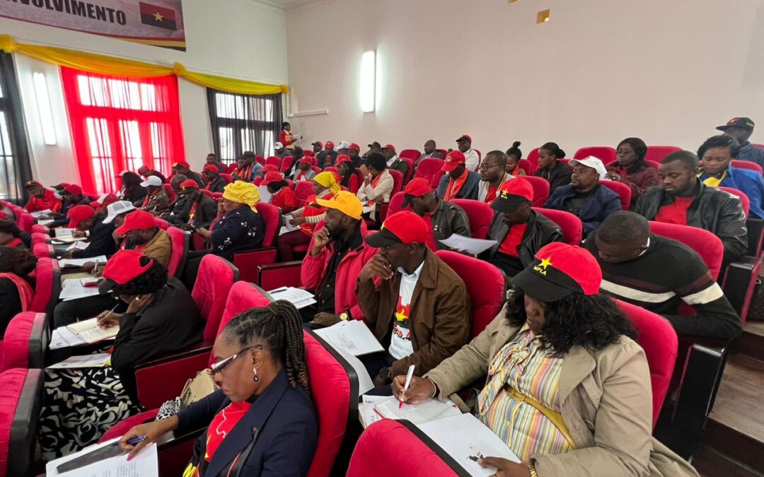 MPLA NO NAMIBE CAPACITA SEUS DIRIGENTES E QUADROS EM MATÉRIAS DE ORGANIZAÇÃO INTERNA DO PARTIDO.