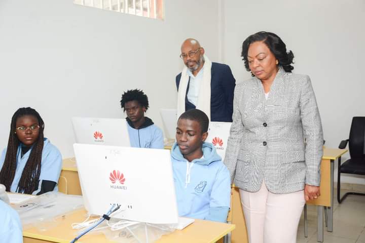 LICEU WELWITSCHIA MIRABILIS DO NAMIBE, CONSIDERADA MELHOR ESCOLA DO ENSINO MÉDIO EM ANGOLA NO ANO LECTIVO 2023-2024